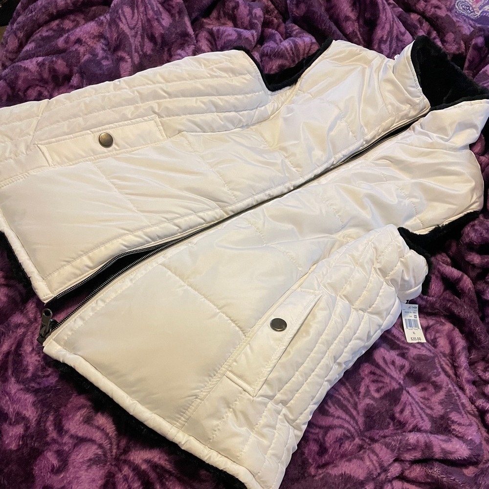 White & black Misses Rev Vest